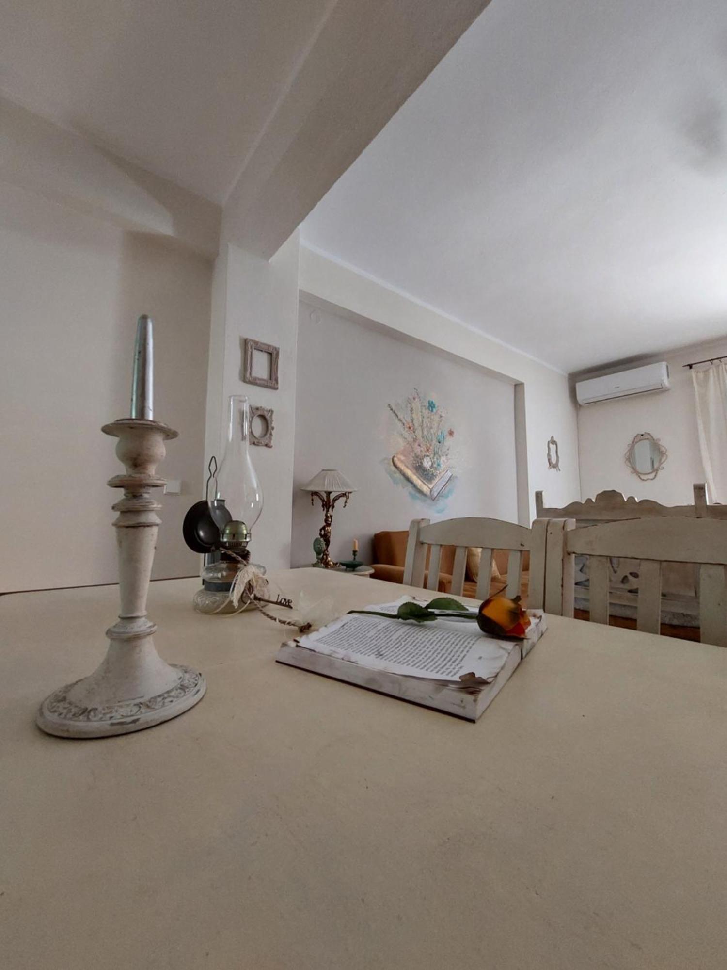 Apartment Antique 2